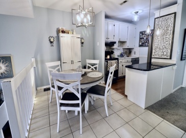 204 Tall Oaks Drive, Weymouth, Massachusetts, 2 Bedrooms Bedrooms, 5 Rooms Rooms,1 BathroomBathrooms,Residential,For Sale,Tall Oaks Drive,73491563