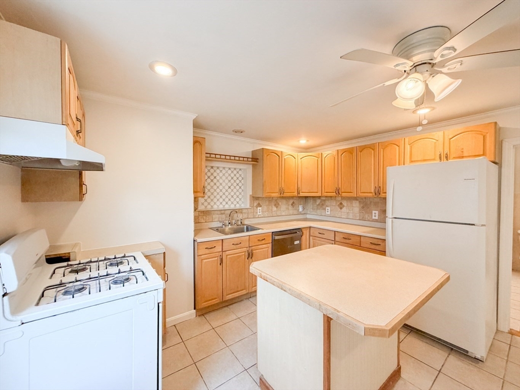 102 Dysart Street, Quincy, Massachusetts, 2 Bedrooms Bedrooms, 5 Rooms Rooms,1 BathroomBathrooms,Residential Lease,For Rent,Dysart Street,73500892