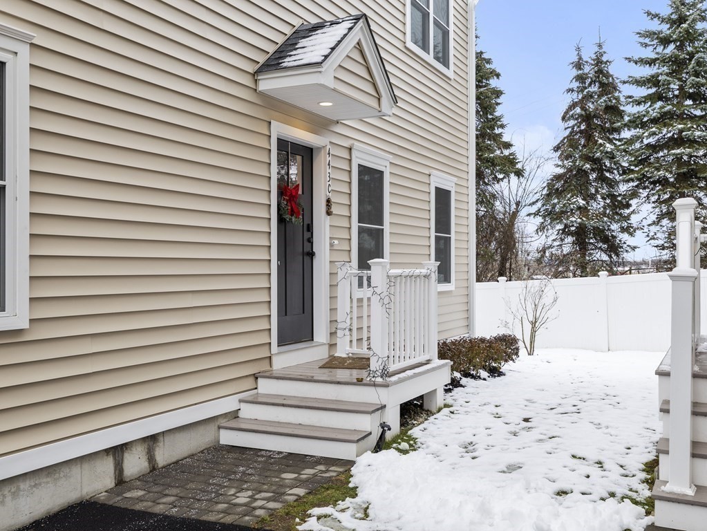 443 Neponset St, Norwood, Massachusetts, 3 Bedrooms Bedrooms, 7 Rooms Rooms,2.5 BathroomsBathrooms,Residential Lease,For Rent,Neponset St,73503099