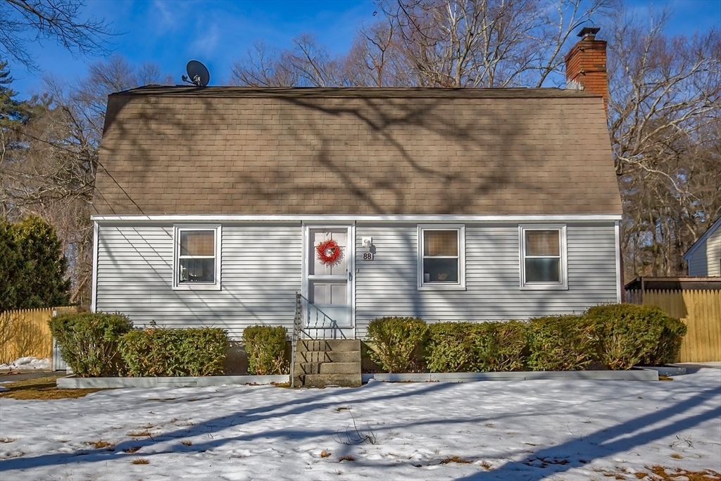 88 Senator St, Springfield, Massachusetts, 4 Bedrooms Bedrooms, 7 Rooms Rooms,2 BathroomsBathrooms,Residential,For Sale,Senator St,73484592