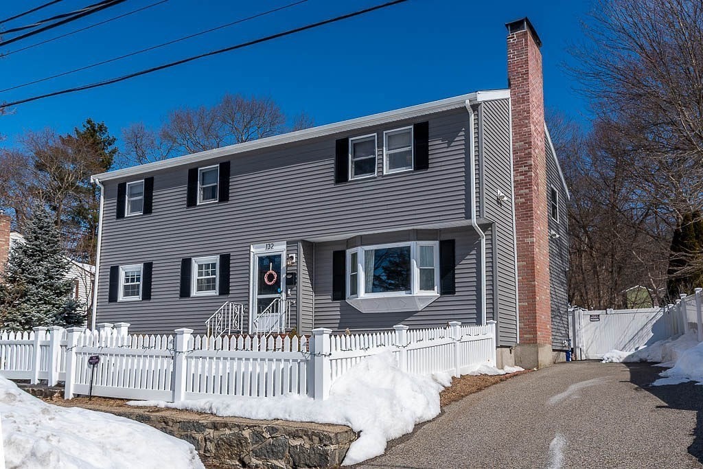 132 Whitehall St, Dedham, Massachusetts, 6 Bedrooms Bedrooms, 11 Rooms Rooms,2 BathroomsBathrooms,Residential,For Sale,Whitehall St,73481952