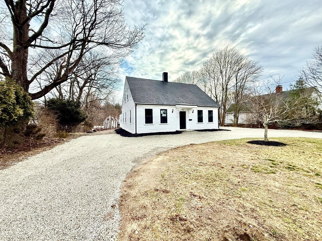 949 Union St, Rockland, Massachusetts, 4 Bedrooms Bedrooms, 8 Rooms Rooms,2 BathroomsBathrooms,Residential,For Sale,Union St,73482793