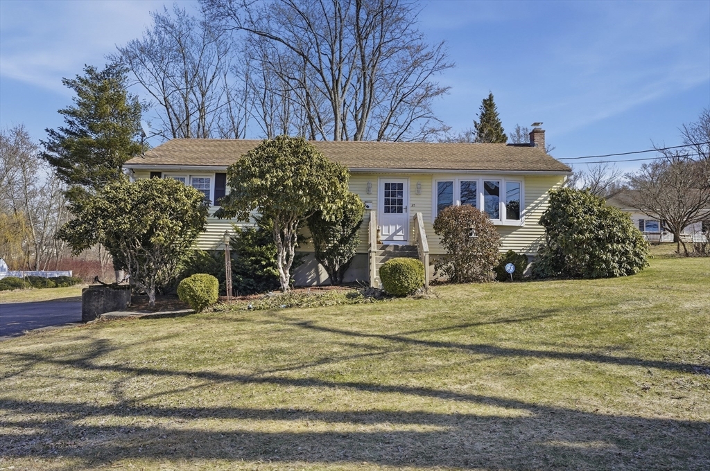 35 Hampton Street, Auburn, Massachusetts, 3 Bedrooms Bedrooms, 5 Rooms Rooms,2 BathroomsBathrooms,Residential,For Sale,Hampton Street,73492828