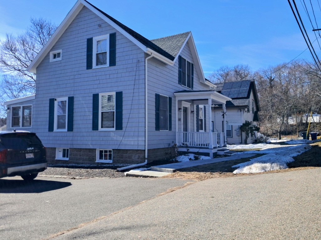 187 Hamilton St, Saugus, Massachusetts, 3 Bedrooms Bedrooms, 7 Rooms Rooms,1 BathroomBathrooms,Residential,For Sale,Hamilton St,73477856