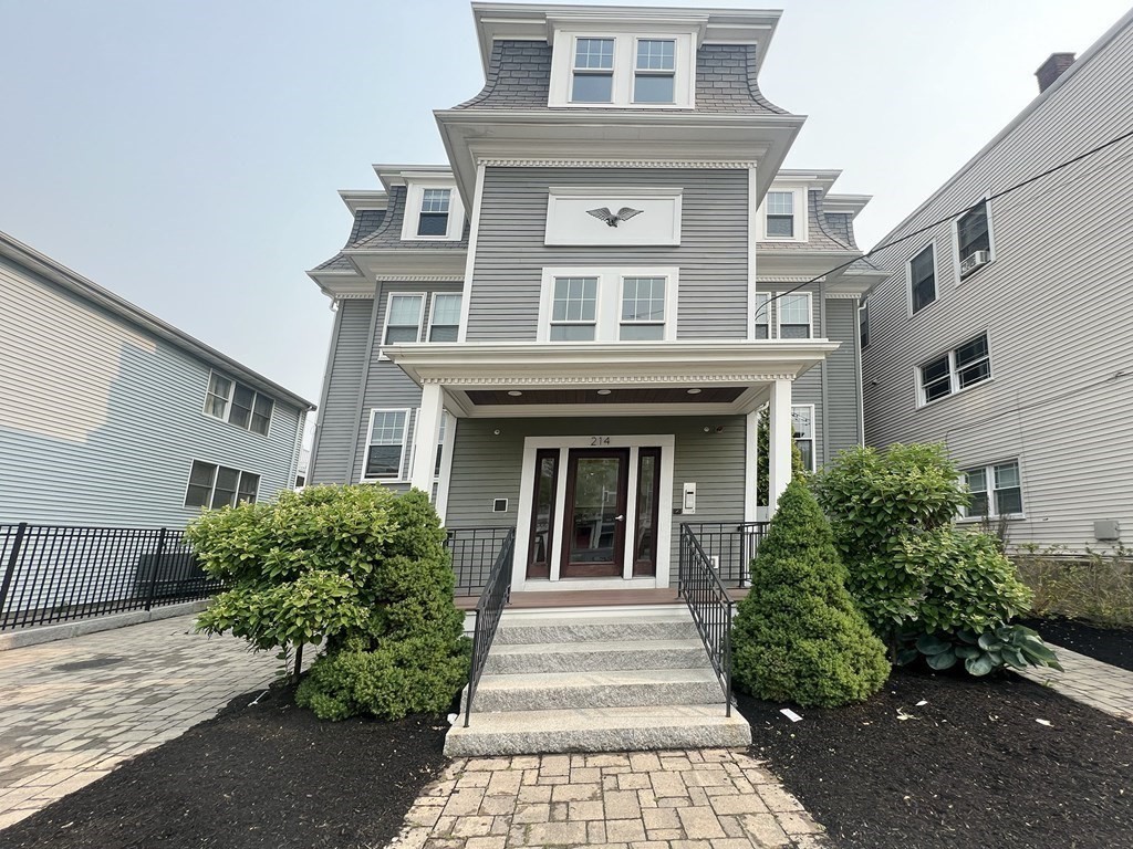 214 East Eagle, Boston, Massachusetts, 2 Bedrooms Bedrooms, 5 Rooms Rooms,1 BathroomBathrooms,Residential Lease,For Rent,East Eagle,73501770