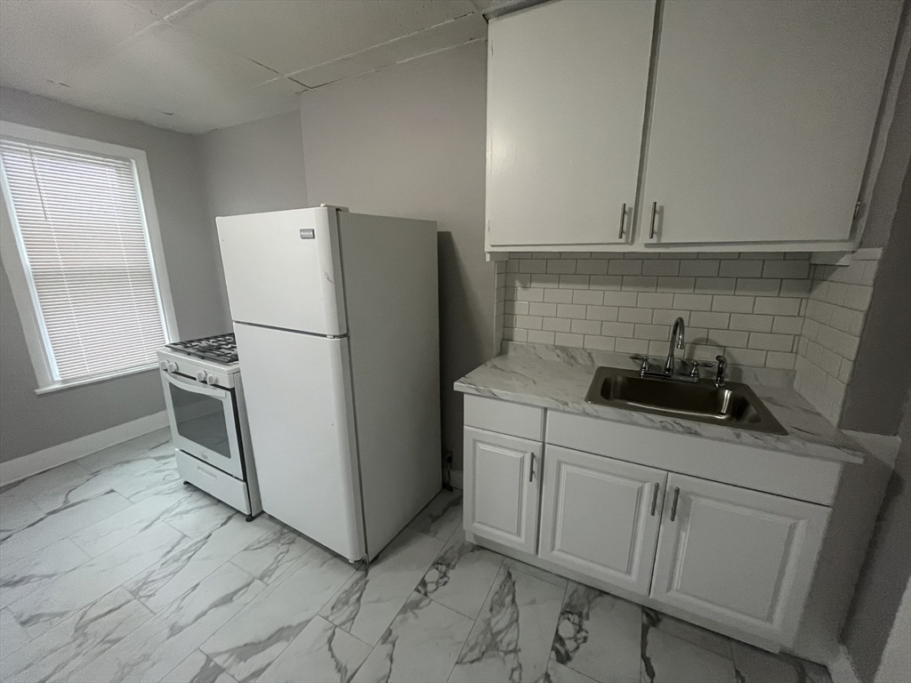 185 Marion, Boston, Massachusetts, 1 Bedroom Bedrooms, 2 Rooms Rooms,1 BathroomBathrooms,Residential Lease,For Rent,Marion,73450804