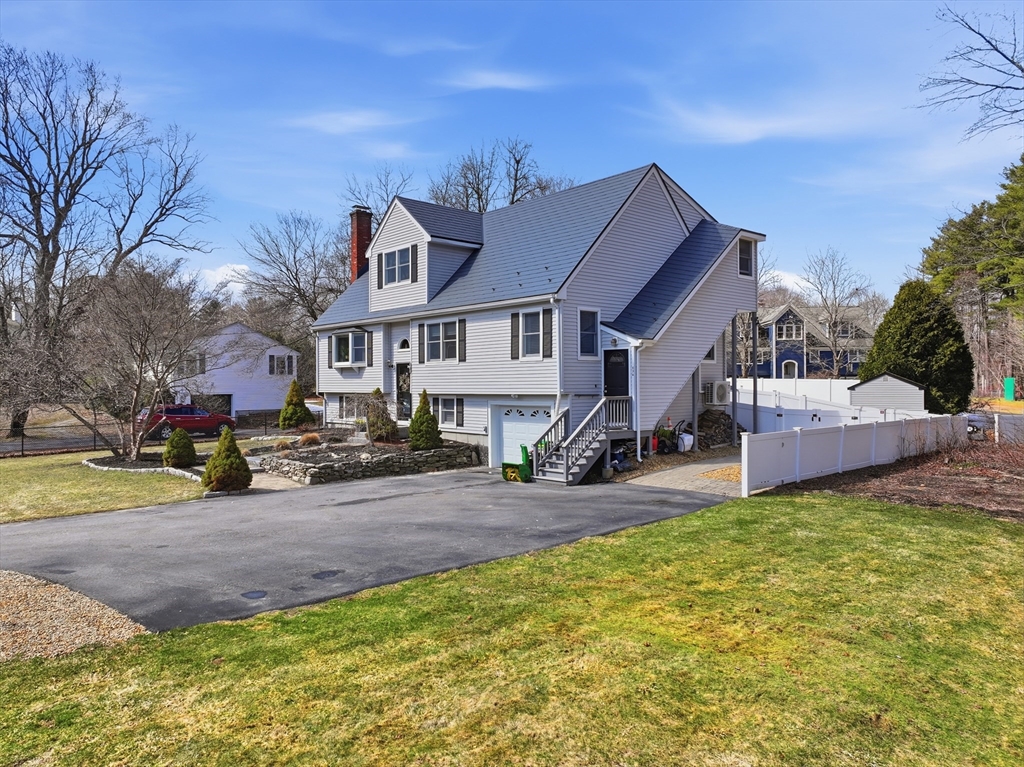 43 Whitney Street, Northborough, Massachusetts, 5 Bedrooms Bedrooms, 11 Rooms Rooms,2.5 BathroomsBathrooms,Residential Income,For Sale,Whitney Street,73492045