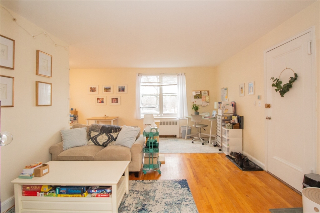 42 Dean Rd, Brookline, Massachusetts, 1 Bedroom Bedrooms, 4 Rooms Rooms,1 BathroomBathrooms,Residential Lease,For Rent,Dean Rd,73502184