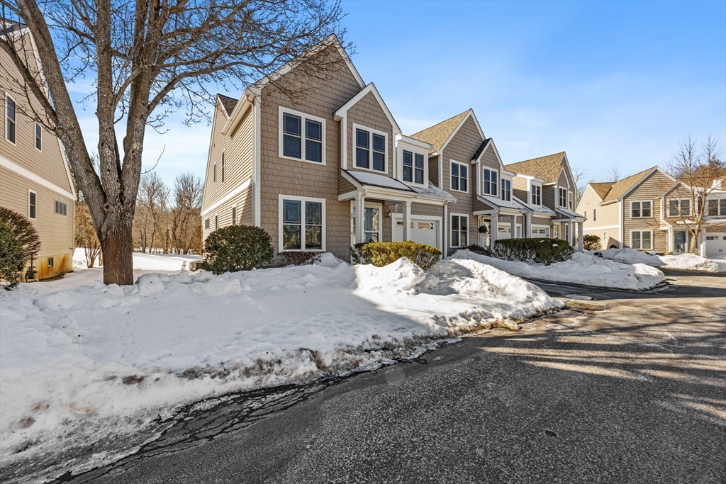 22 Barker Square Dr, Pembroke, Massachusetts, 2 Bedrooms Bedrooms, 6 Rooms Rooms,2 BathroomsBathrooms,Residential,For Sale,Barker Square Dr,73488844