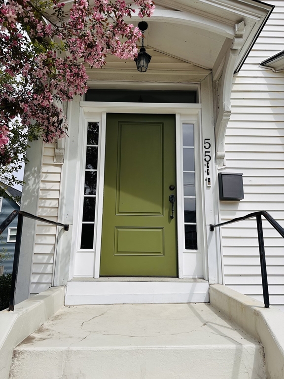 55 W Central Street, Natick, Massachusetts, 2 Bedrooms Bedrooms, 5 Rooms Rooms,1 BathroomBathrooms,Residential Lease,For Rent,W Central Street,73508499