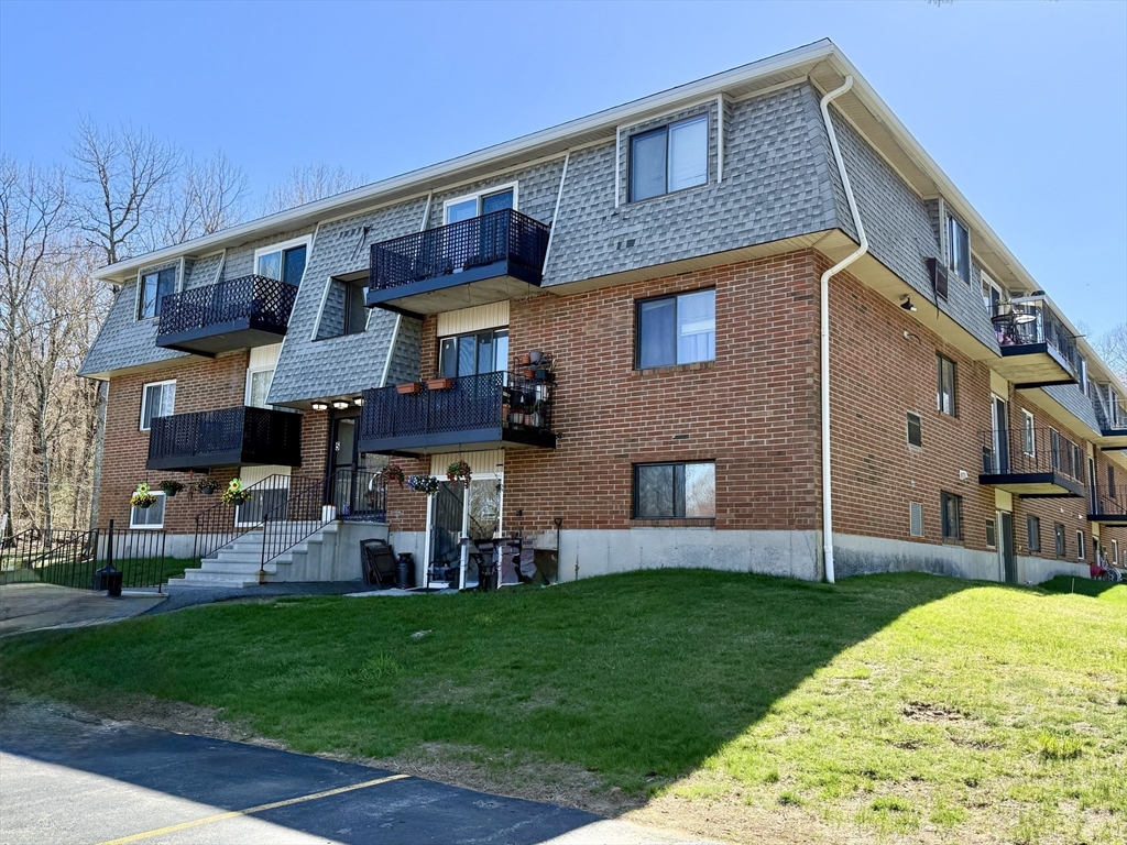 176 Maple Ave, Rutland, Massachusetts, 2 Bedrooms Bedrooms, 4 Rooms Rooms,1 BathroomBathrooms,Residential,For Sale,Maple Ave,73508505