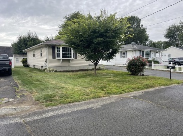 51 Beaumont Ave, Chicopee, Massachusetts, 3 Bedrooms Bedrooms, 6 Rooms Rooms,1 BathroomBathrooms,Residential,For Sale,Beaumont Ave,73508514