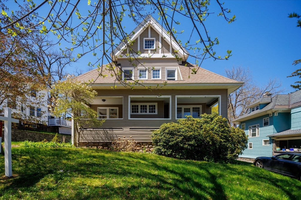 4 Chamberlain Pkwy, Worcester, Massachusetts, 3 Bedrooms Bedrooms, 8 Rooms Rooms,1.5 BathroomsBathrooms,Residential,For Sale,Chamberlain Pkwy,73508528