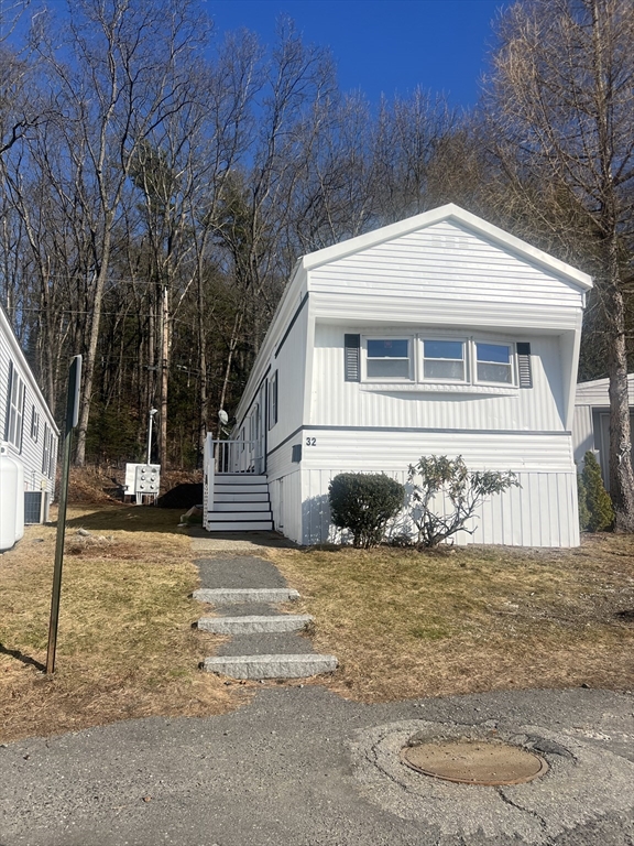 32 Mustang Avenue, Marlborough, Massachusetts, 2 Bedrooms Bedrooms, 5 Rooms Rooms,1 BathroomBathrooms,Residential,For Sale,Mustang Avenue,73508535