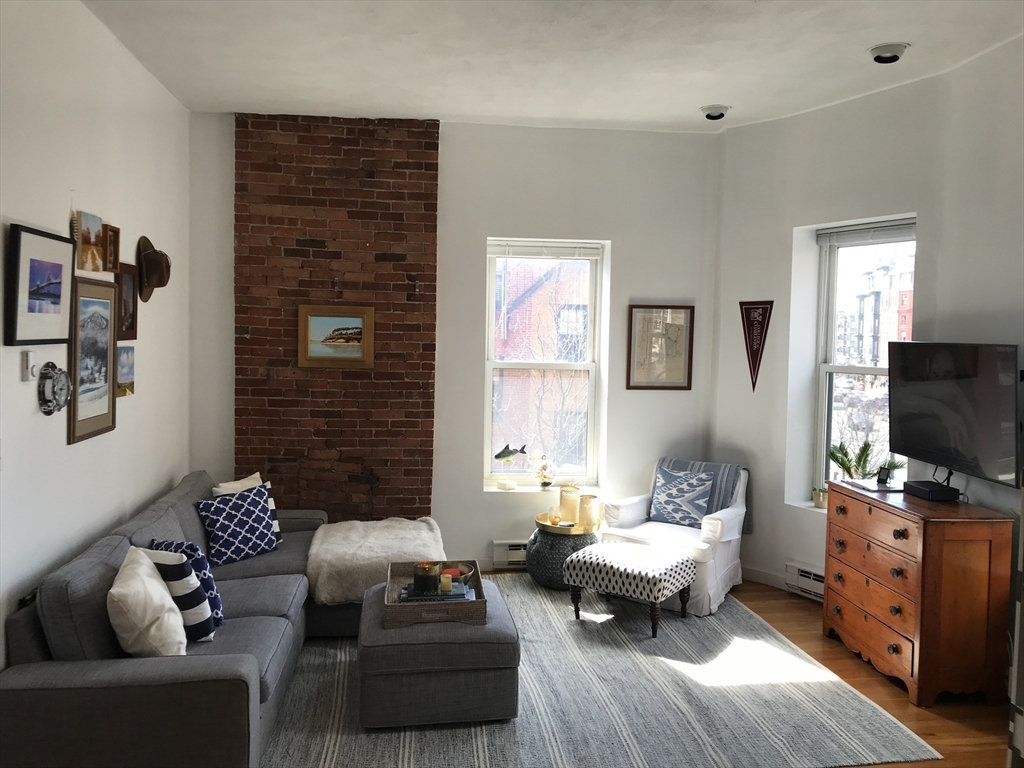 532 Tremont St, Boston, Massachusetts, 2 Bedrooms Bedrooms, 4 Rooms Rooms,1 BathroomBathrooms,Residential Lease,For Rent,Tremont St,73508541