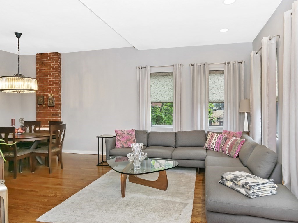 532 Tremont St, Boston, Massachusetts, 2 Bedrooms Bedrooms, 4 Rooms Rooms,1 BathroomBathrooms,Residential Lease,For Rent,Tremont St,73508539