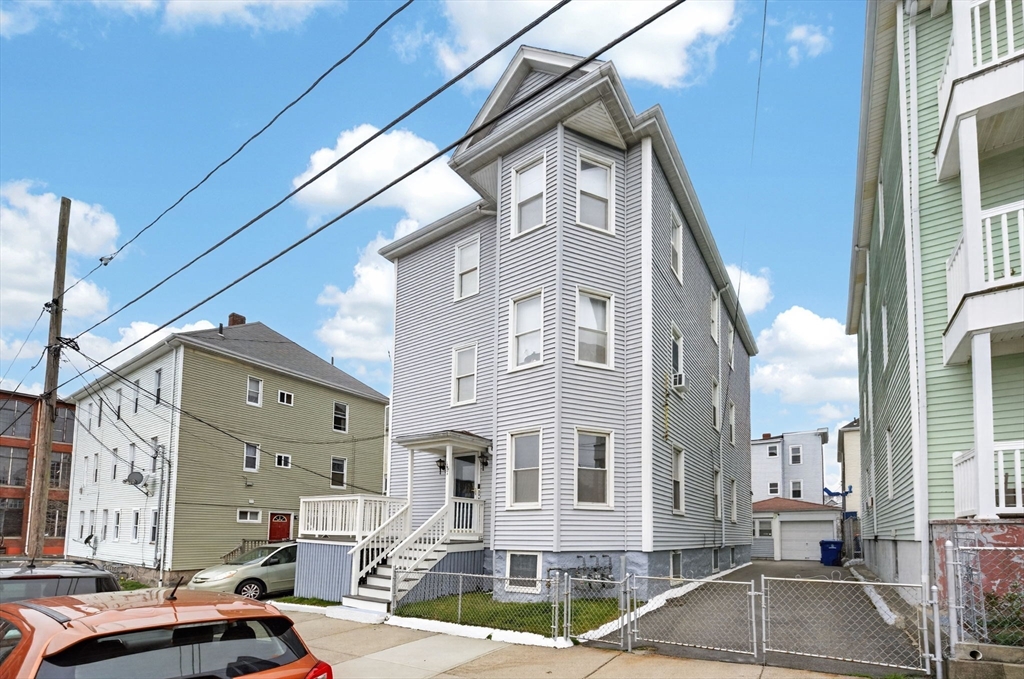 187 David St, New Bedford, Massachusetts, 6 Bedrooms Bedrooms, 18 Rooms Rooms,3 BathroomsBathrooms,Residential Income,For Sale,David St,73508546