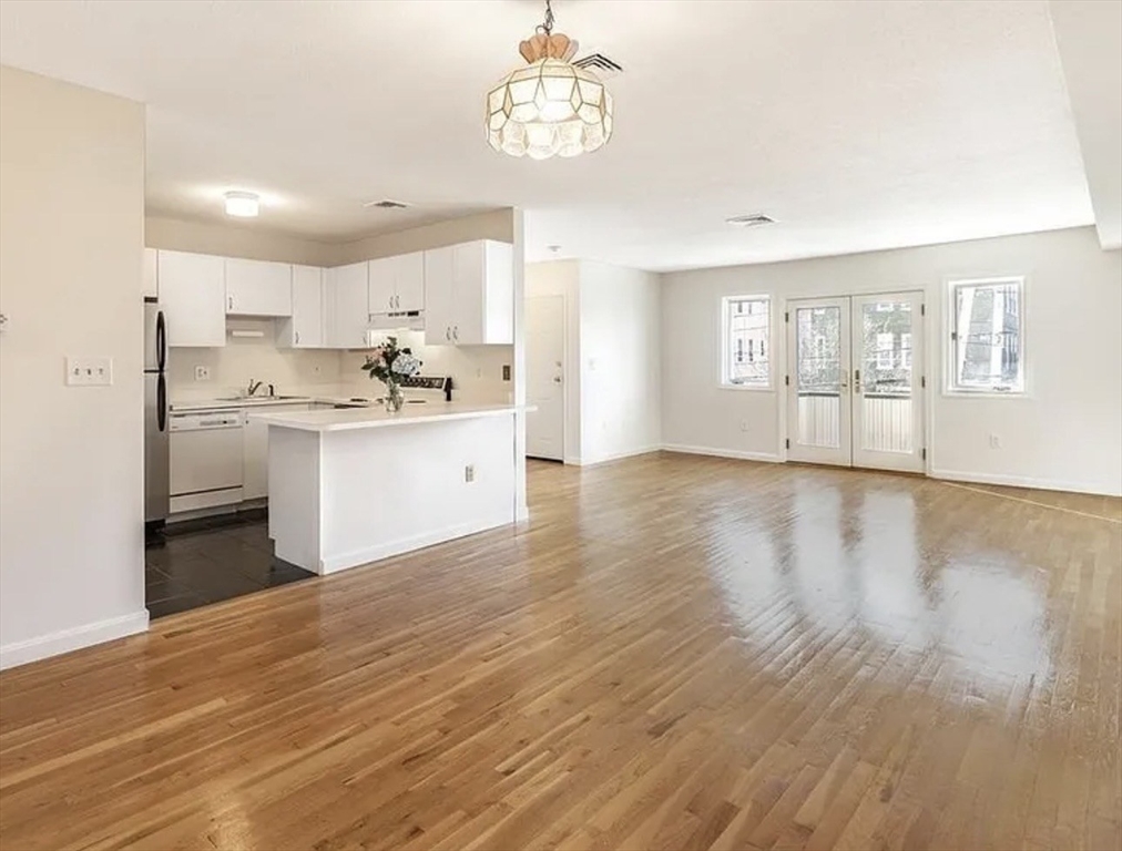 622 Boston Ave, Medford, Massachusetts, 3 Bedrooms Bedrooms, 4 Rooms Rooms,2 BathroomsBathrooms,Residential Lease,For Rent,Boston Ave,73508585