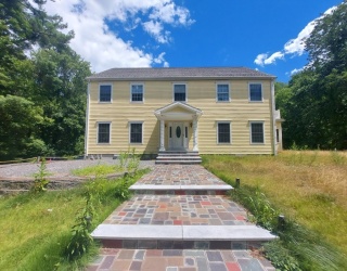 1 Chestnut St, Dover, Massachusetts, 3 Bedrooms Bedrooms, 10 Rooms Rooms,2.5 BathroomsBathrooms,Residential Lease,For Rent,Chestnut St,73508583