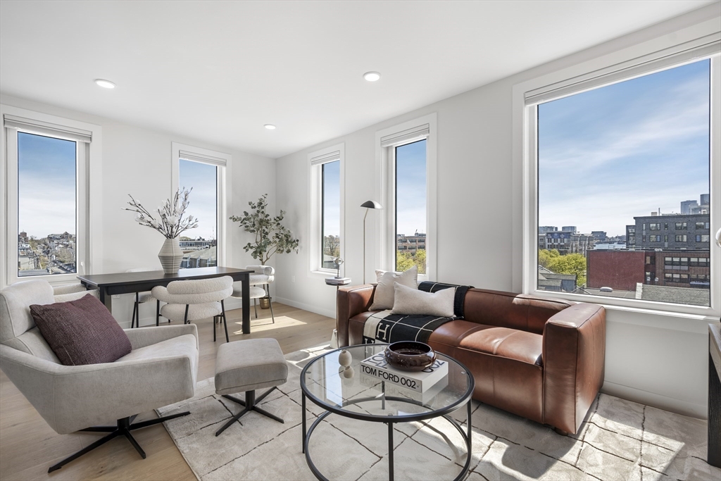 2 Maverick Square, Boston, Massachusetts, 2 Bedrooms Bedrooms, 5 Rooms Rooms,2 BathroomsBathrooms,Residential,For Sale,Maverick Square,73508592