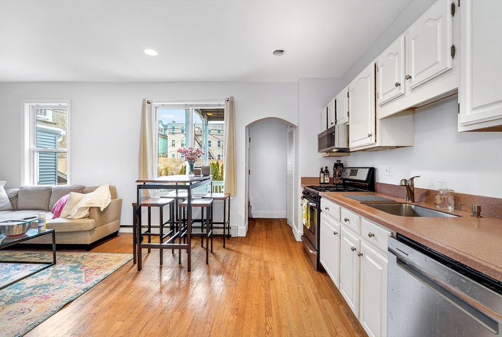 760-762 E 5th St, Boston, Massachusetts, 2 Bedrooms Bedrooms, 5 Rooms Rooms,2 BathroomsBathrooms,Residential,For Sale,E 5th St,73508610