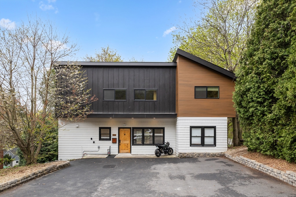335 Salisbury St, Worcester, Massachusetts, 3 Bedrooms Bedrooms, 7 Rooms Rooms,2 BathroomsBathrooms,Residential,For Sale,Salisbury St,73508723