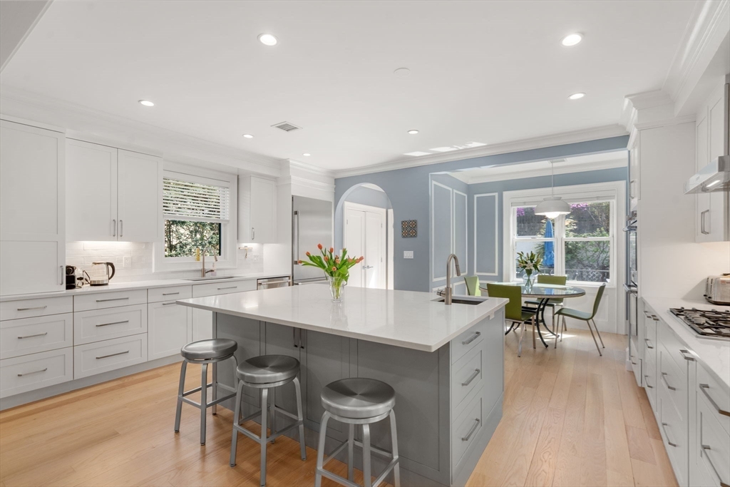 90 Columbia, Brookline, Massachusetts, 5 Bedrooms Bedrooms, 9 Rooms Rooms,4.5 BathroomsBathrooms,Residential,For Sale,Columbia,73508728