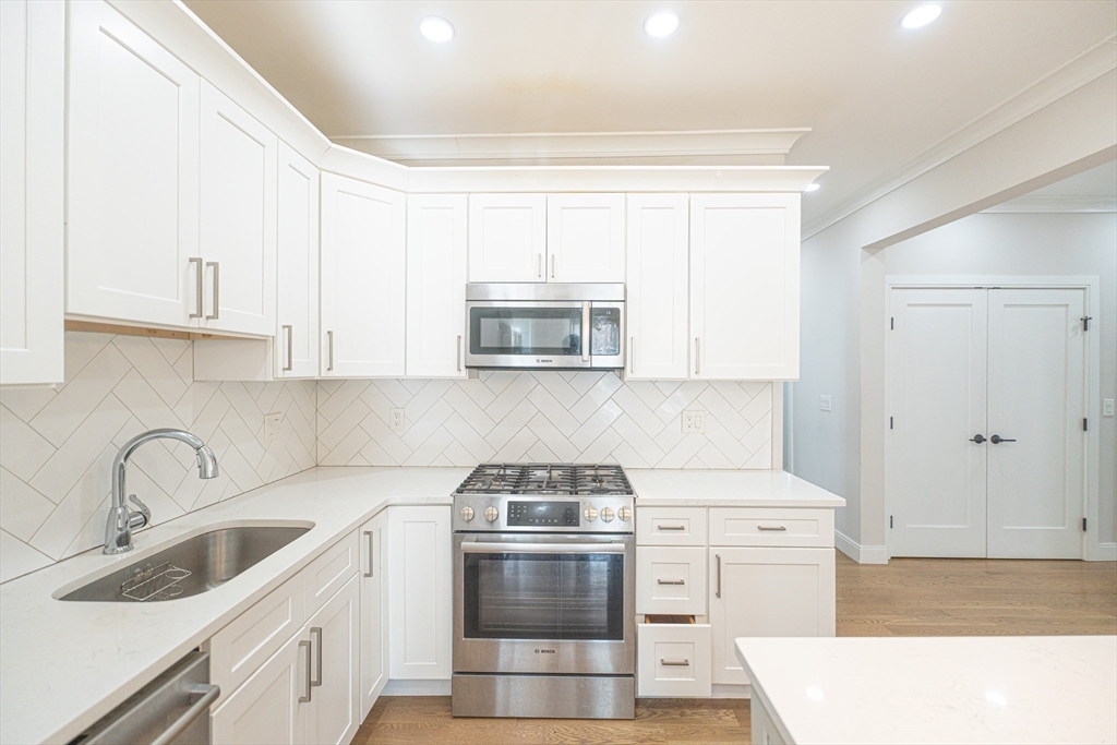 41 Fairbanks, Boston, Massachusetts, 4 Bedrooms Bedrooms, 6 Rooms Rooms,2 BathroomsBathrooms,Residential Lease,For Rent,Fairbanks,73498241