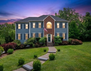 3 Whitcomb Way, North Reading, Massachusetts, 4 Bedrooms Bedrooms, 10 Rooms Rooms,2.5 BathroomsBathrooms,Residential,For Sale,Whitcomb Way,73508739
