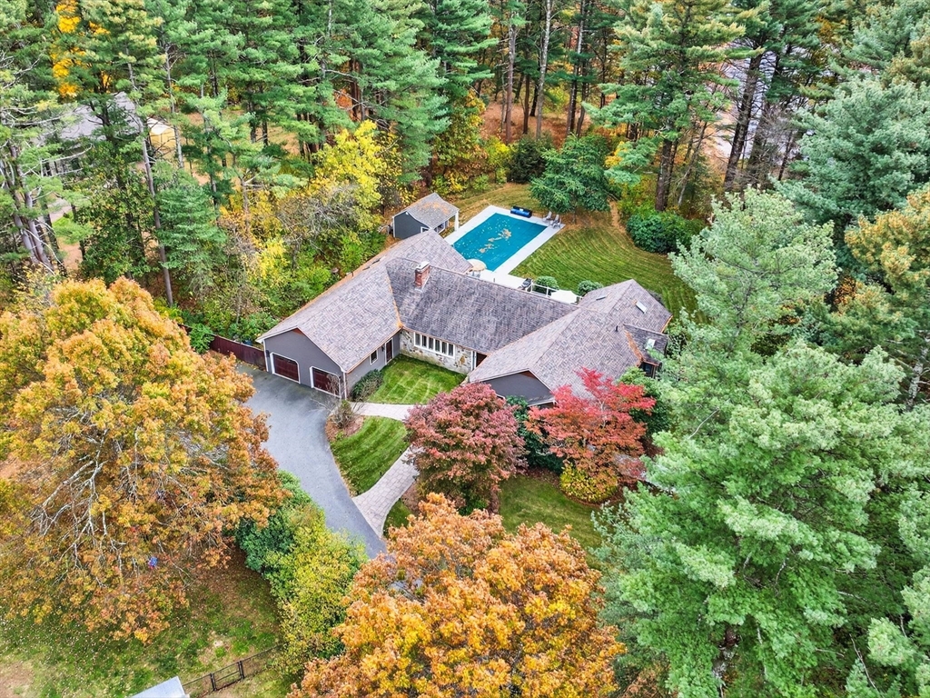 13 Old Colony Rd, Foxboro, Massachusetts, 4 Bedrooms Bedrooms, 9 Rooms Rooms,2.5 BathroomsBathrooms,Residential,For Sale,Old Colony Rd,73508742