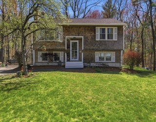 7 Barrows Ct, Norton, Massachusetts, 3 Bedrooms Bedrooms, 6 Rooms Rooms,1 BathroomBathrooms,Residential,For Sale,Barrows Ct,73508741