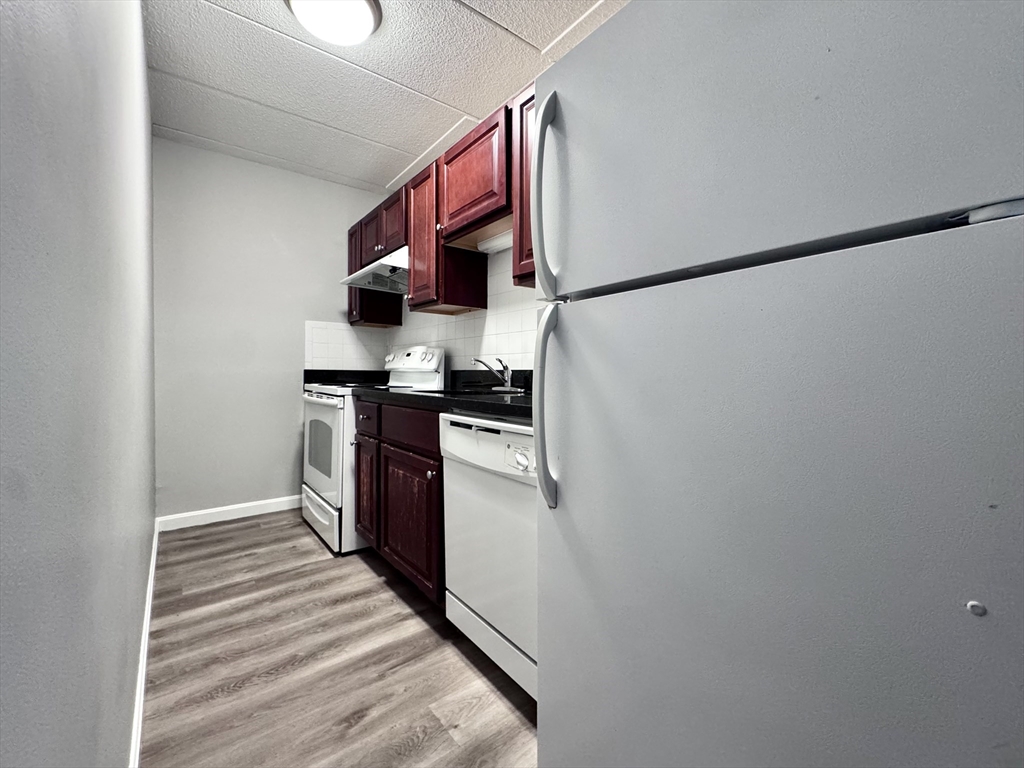 60 Pleasant St, Arlington, Massachusetts, 1 Bedroom Bedrooms, 3 Rooms Rooms,1 BathroomBathrooms,Residential Lease,For Rent,Pleasant St,73508744