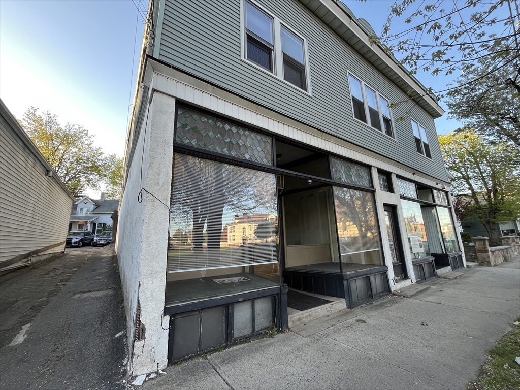 26-28 Parker St, Springfield, Massachusetts, 10 Bedrooms Bedrooms, 23 Rooms Rooms,6 BathroomsBathrooms,Residential Income,For Sale,Parker St,73508748