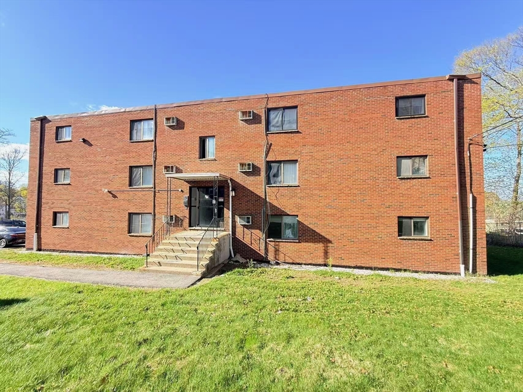 141 Commercial St, Braintree, Massachusetts, 2 Bedrooms Bedrooms, 5 Rooms Rooms,1 BathroomBathrooms,Residential Lease,For Rent,Commercial St,73508753
