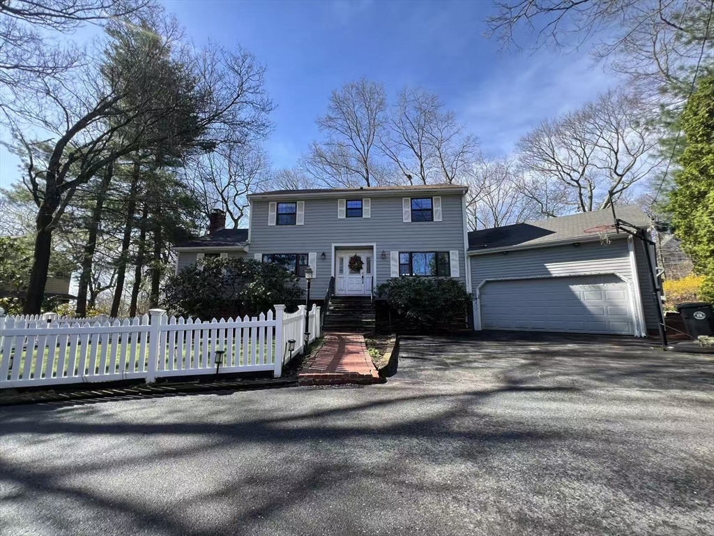 2 Blueberry Hill Ln, Arlington, Massachusetts, 4 Bedrooms Bedrooms, 11 Rooms Rooms,3.5 BathroomsBathrooms,Residential Lease,For Rent,Blueberry Hill Ln,73508925