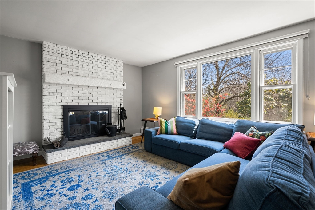 1421 West St, Attleboro, Massachusetts, 3 Bedrooms Bedrooms, 6 Rooms Rooms,2 BathroomsBathrooms,Residential,For Sale,West St,73508773