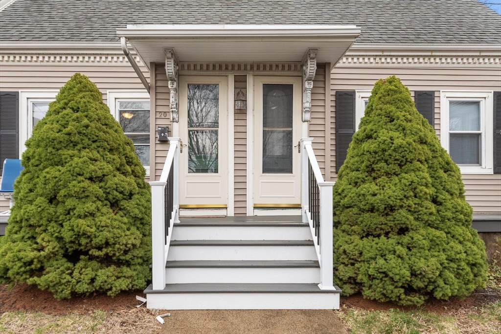 20 School St, Weymouth, Massachusetts, 2 Bedrooms Bedrooms, 5 Rooms Rooms,1.5 BathroomsBathrooms,Residential Lease,For Rent,School St,73497583