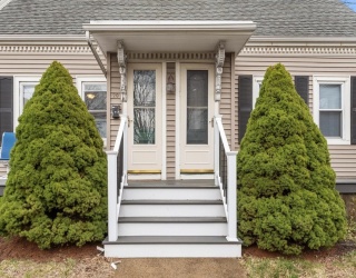20 School St, Weymouth, Massachusetts, 2 Bedrooms Bedrooms, 5 Rooms Rooms,1.5 BathroomsBathrooms,Residential Lease,For Rent,School St,73497583