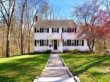 14 Minuteman Road, Hingham, Massachusetts, 4 Bedrooms Bedrooms, 8 Rooms Rooms,2.5 BathroomsBathrooms,Residential,For Sale,Minuteman Road,73508769