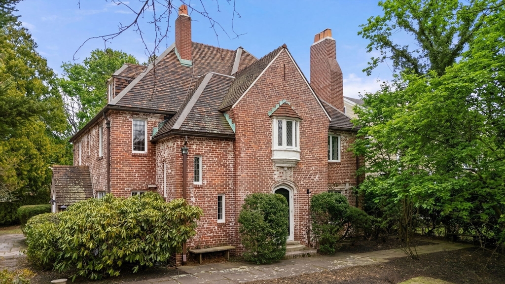 8 Penniman Road, Brookline, Massachusetts, 6 Bedrooms Bedrooms, 12 Rooms Rooms,5.5 BathroomsBathrooms,Residential,For Sale,Penniman Road,73490892