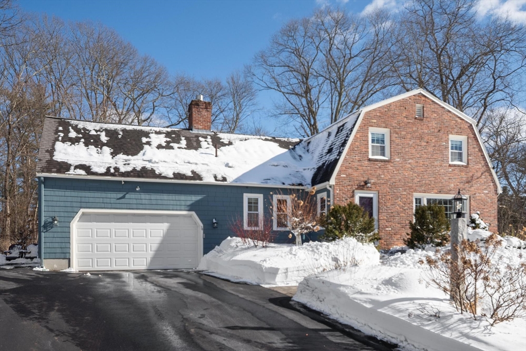 34 Clover Hill Drive, Chelmsford, Massachusetts, 4 Bedrooms Bedrooms, 8 Rooms Rooms,3 BathroomsBathrooms,Residential,For Sale,Clover Hill Drive,73480249