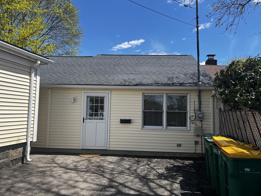 445R North Main Street, Mansfield, Massachusetts, 1 Bedroom Bedrooms, 2 Rooms Rooms,1 BathroomBathrooms,Residential Lease,For Rent,North Main Street,73504924