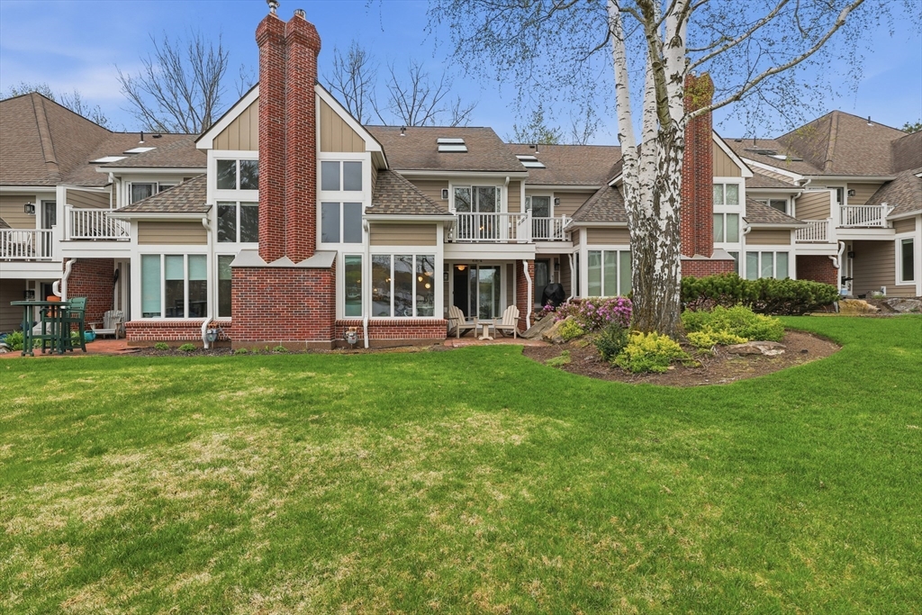 68 South Quinsigamond Avenue, Shrewsbury, Massachusetts, 2 Bedrooms Bedrooms, 6 Rooms Rooms,2.5 BathroomsBathrooms,Residential,For Sale,South Quinsigamond Avenue,73509309