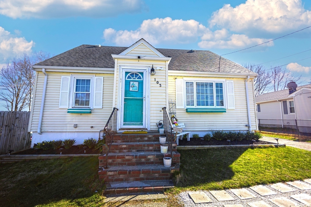 103 Chicago St, Fall River, Massachusetts, 3 Bedrooms Bedrooms, 6 Rooms Rooms,1.5 BathroomsBathrooms,Residential,For Sale,Chicago St,73500316