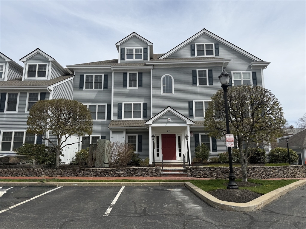 27 Maple St, Canton, Massachusetts, 2 Bedrooms Bedrooms, 5 Rooms Rooms,3 BathroomsBathrooms,Residential Lease,For Rent,Maple St,73509086