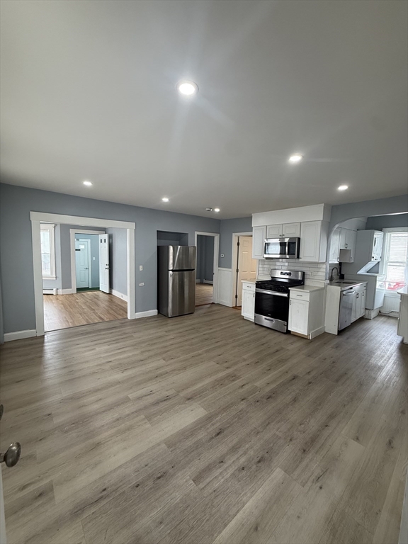 176 Lancaster St, Leominster, Massachusetts, 3 Bedrooms Bedrooms, 6 Rooms Rooms,1 BathroomBathrooms,Residential Lease,For Rent,Lancaster St,73509088