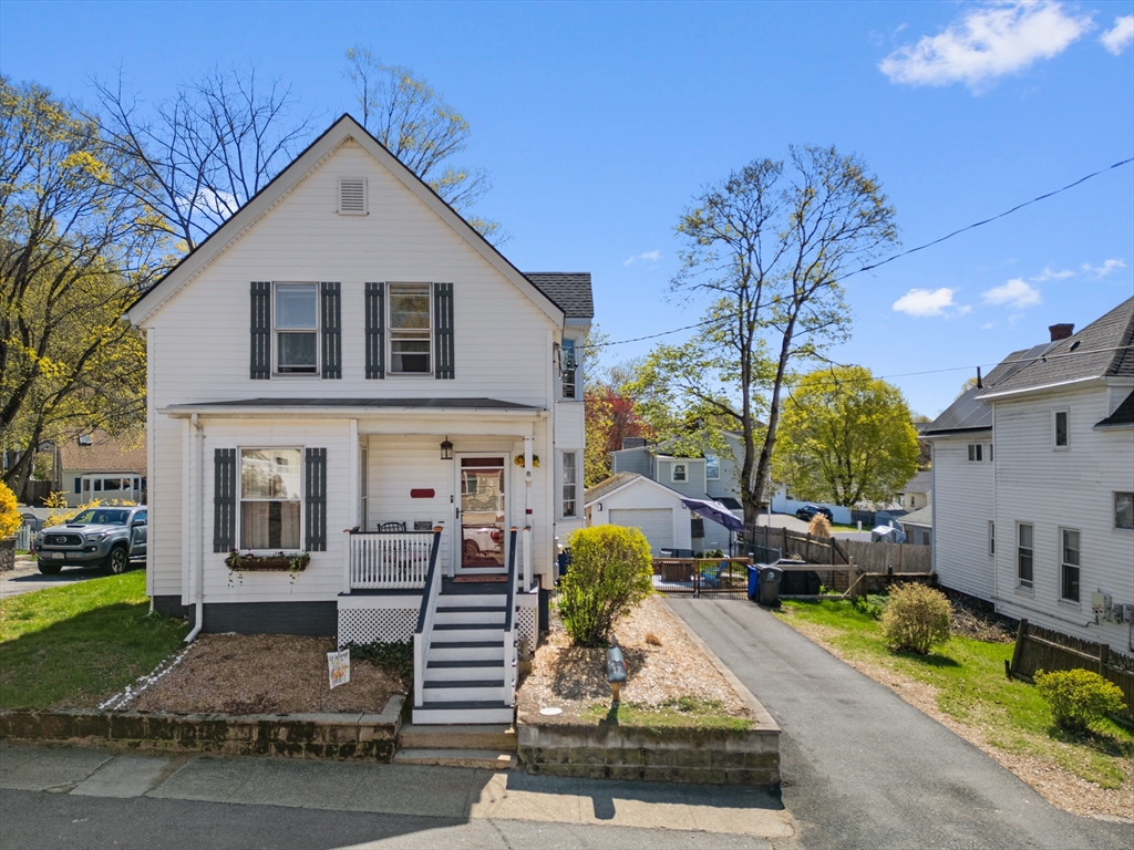 17 Currier Ave, Haverhill, Massachusetts, 2 Bedrooms Bedrooms, 5 Rooms Rooms,1 BathroomBathrooms,Residential,For Sale,Currier Ave,73509070