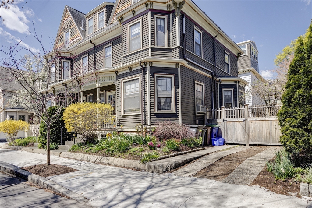41 Meacham Rd, Somerville, Massachusetts, 5 Bedrooms Bedrooms, 9 Rooms Rooms,2 BathroomsBathrooms,Residential,For Sale,Meacham Rd,73508951