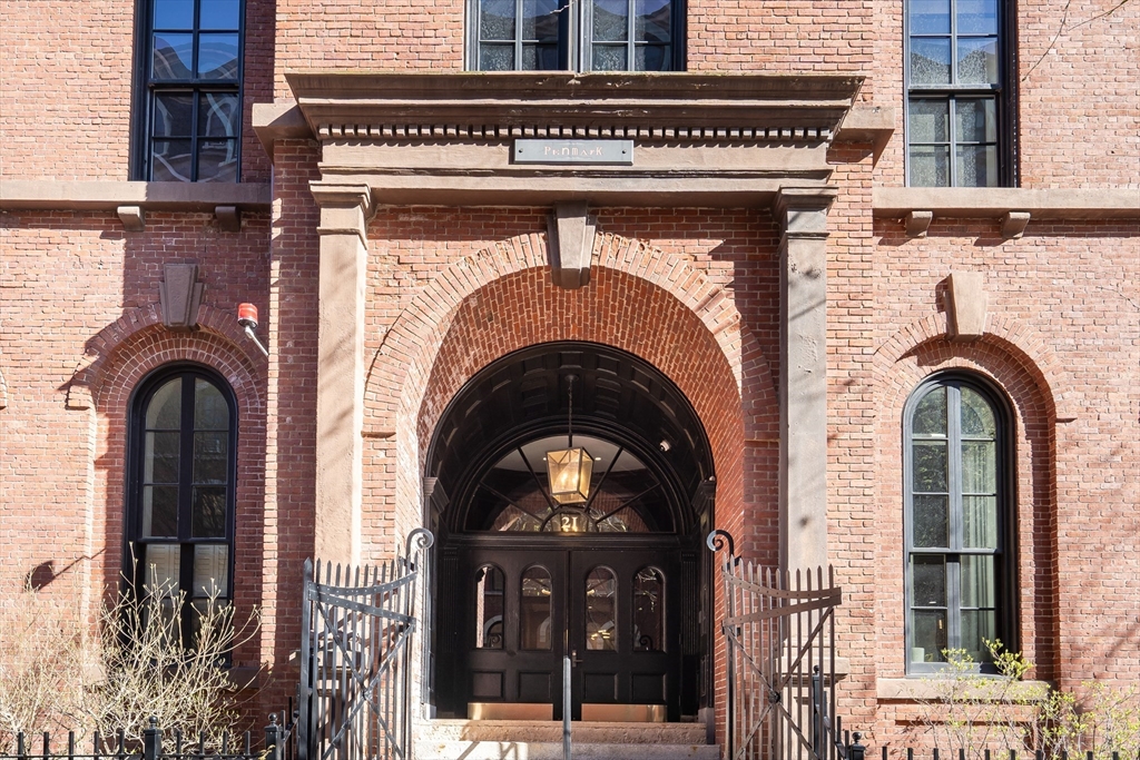 21 Father Francis Gilday, Boston, Massachusetts, 2 Bedrooms Bedrooms, 5 Rooms Rooms,2 BathroomsBathrooms,Residential,For Sale,Father Francis Gilday,73509099
