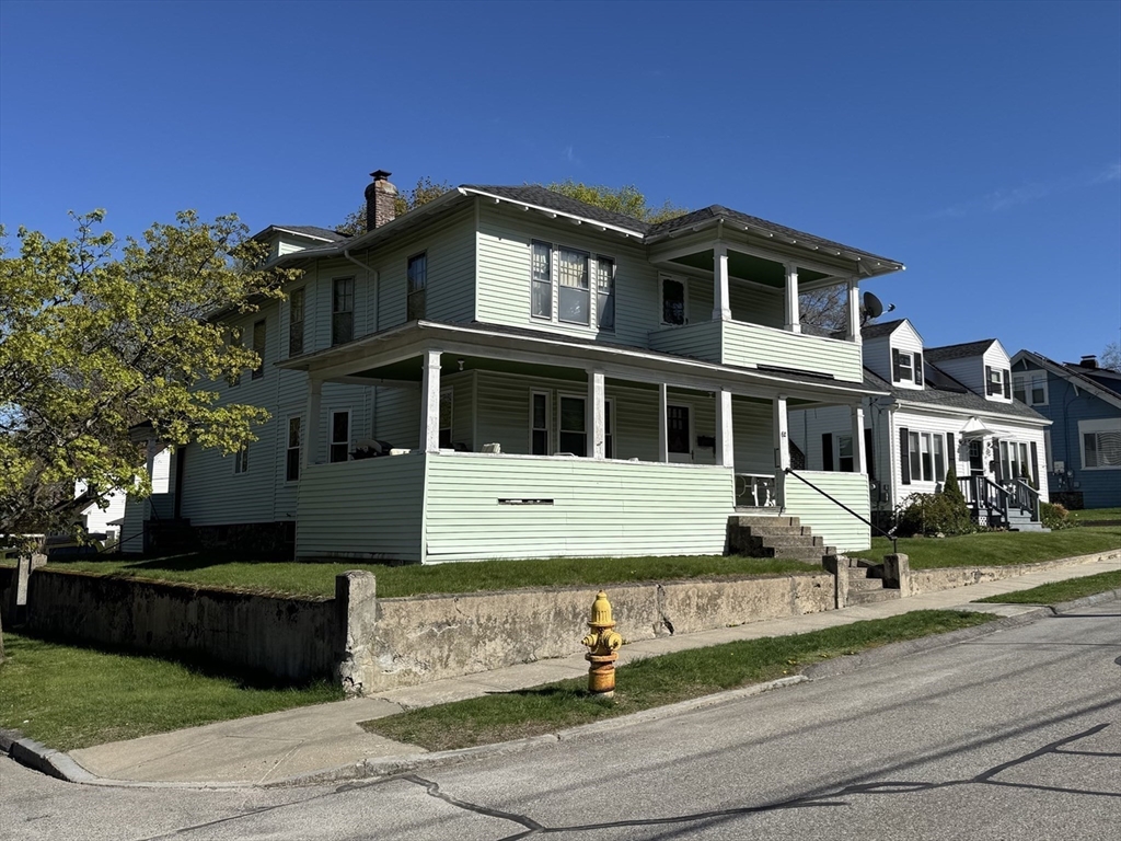 62 Sylvan St, Worcester, Massachusetts, 6 Bedrooms Bedrooms, 12 Rooms Rooms,2 BathroomsBathrooms,Residential Income,For Sale,Sylvan St,73509117